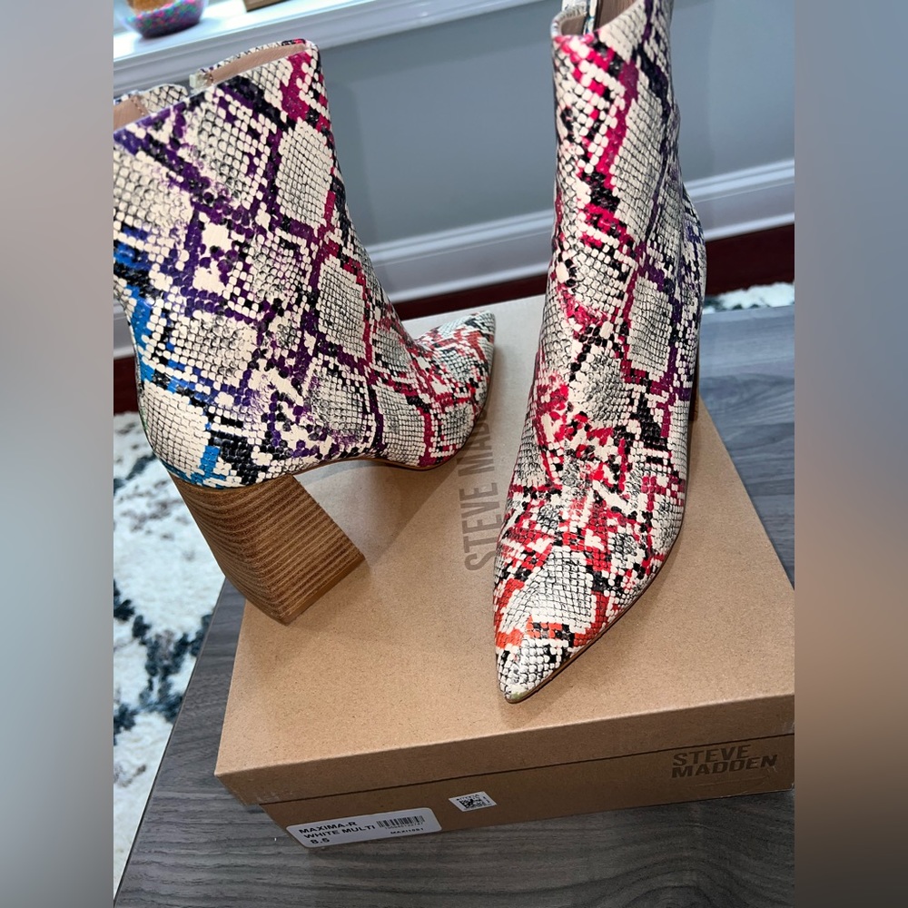 Brand new never warn Steve Madden snakeskin bootie